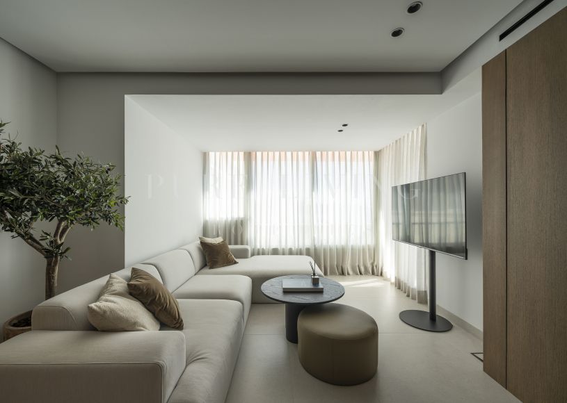 Beautifully Renovated 3-Bedroom Apartment in Marbella’s Prestigious Centre – Steps from the Beach