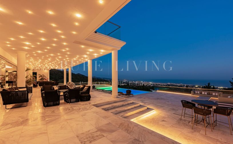 Uitzonderlijke luxe villa met panoramisch uitzicht op zee en de bergen in het prestigieuze Cascada de Camoján