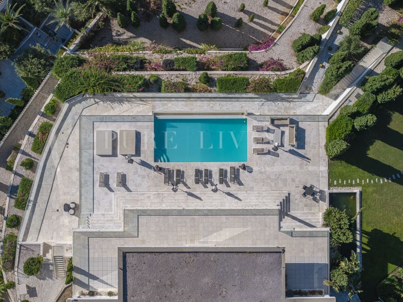 Uitzonderlijke luxe villa met panoramisch uitzicht op zee en de bergen in het prestigieuze Cascada de Camoján