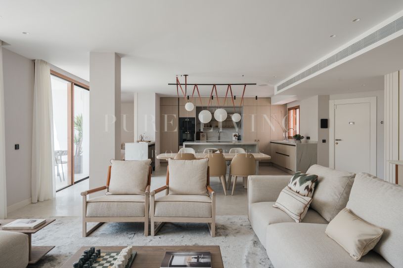Beautifully renovated four-bedroom duplex apartment in Alcores del Golf.
