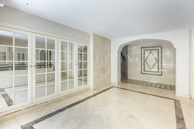 Elegant ground floor apartment, beautifully furnished, in Montebello Hills.