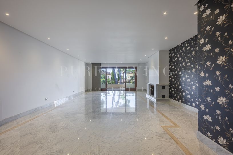 Elegant appartement met twee slaapkamers op de eerste verdieping in Los Monteros Playa