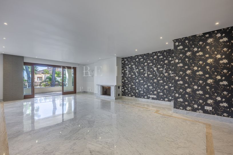 Elegant appartement met twee slaapkamers op de eerste verdieping in Los Monteros Playa