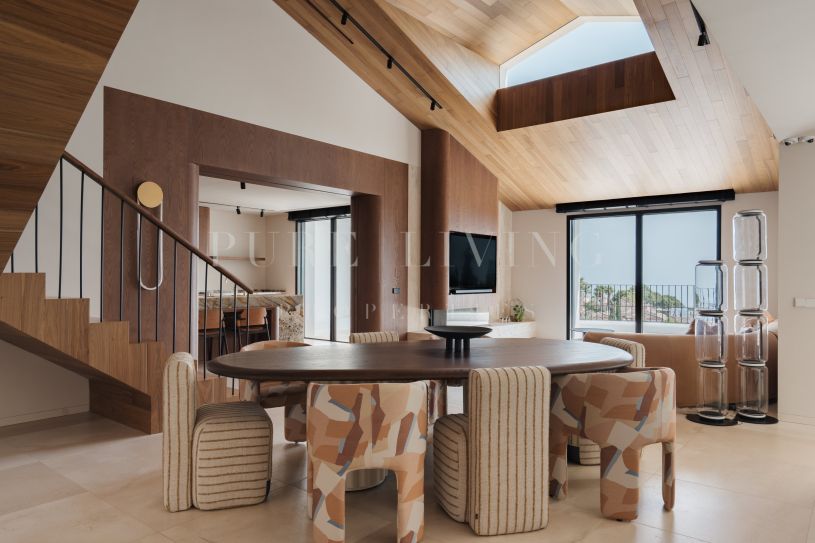 Refined 5-Bedroom Villa in El Madroñal with Spectacular Mountain Views