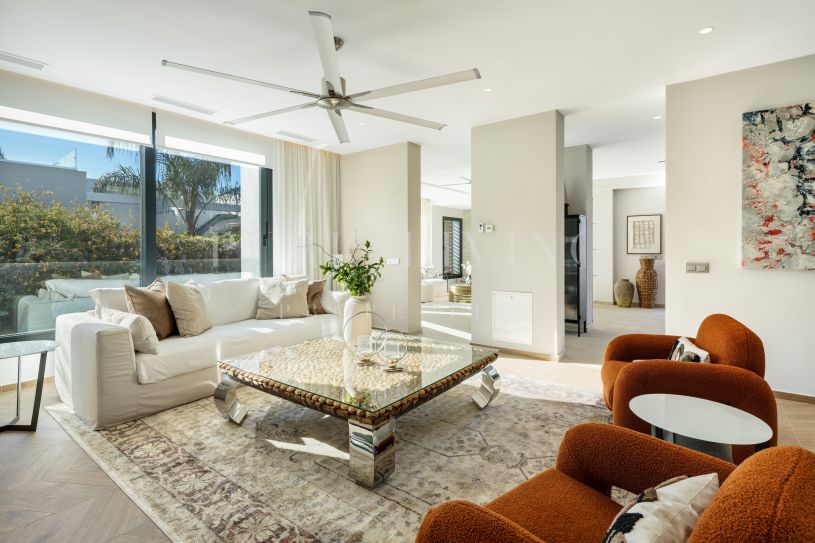 Family home in Parcelas del Golf, Nueva Andalucia