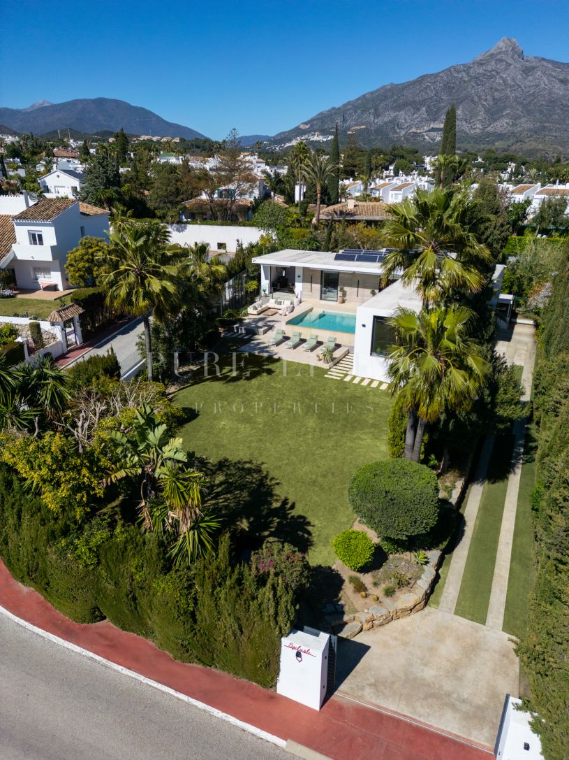 Family home in Parcelas del Golf, Nueva Andalucia