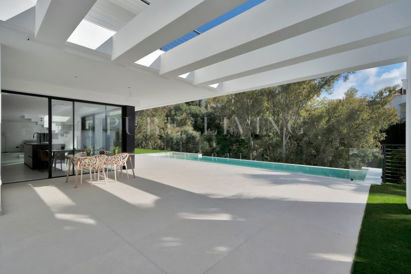 Stunning 4-bedroom villa with panoramic views in the Prestigious El Herrojo Alto, Benahavís