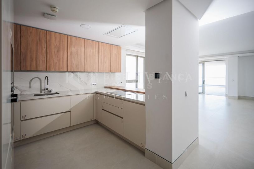 Appartement de luxe en bord de mer à louer dans la tour de Malaga – Vue imprenable sur la mer