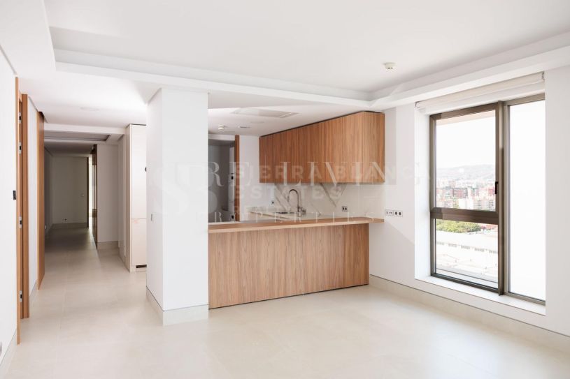 Appartement de luxe en bord de mer à louer dans la tour de Malaga – Vue imprenable sur la mer