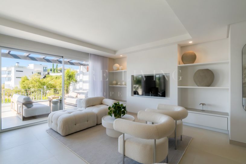 Prachtig appartement met drie slaapkamers, een privé plunge pool en een schitterend uitzicht, ideaal gelegen in het gewilde gebied La Quinta, Benahavís