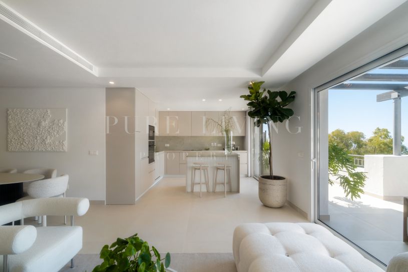 Prachtig appartement met drie slaapkamers, een privé plunge pool en een schitterend uitzicht, ideaal gelegen in het gewilde gebied La Quinta, Benahavís