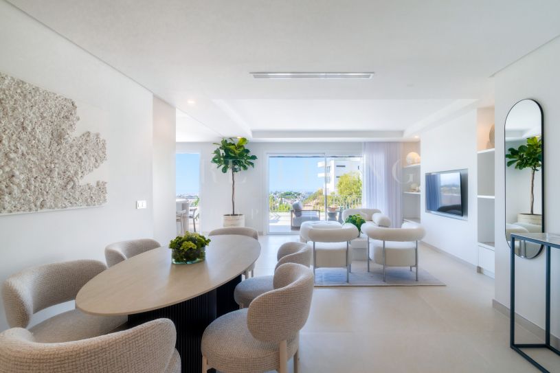 Prachtig appartement met drie slaapkamers, een privé plunge pool en een schitterend uitzicht, ideaal gelegen in het gewilde gebied La Quinta, Benahavís