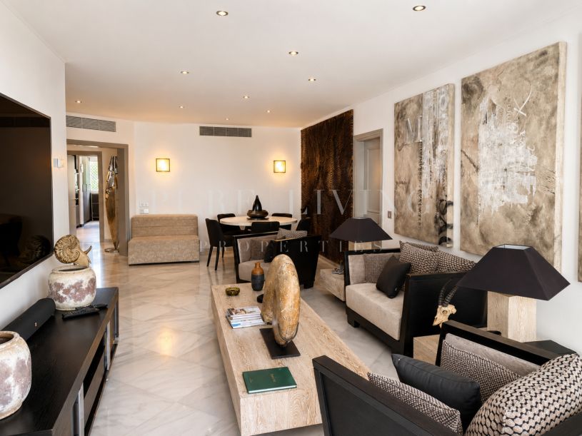 Appartement de luxe rénové en rez-de-chaussée avec piscine privée et vue sur la mer à vendre à Los Granados, Puerto Banús
