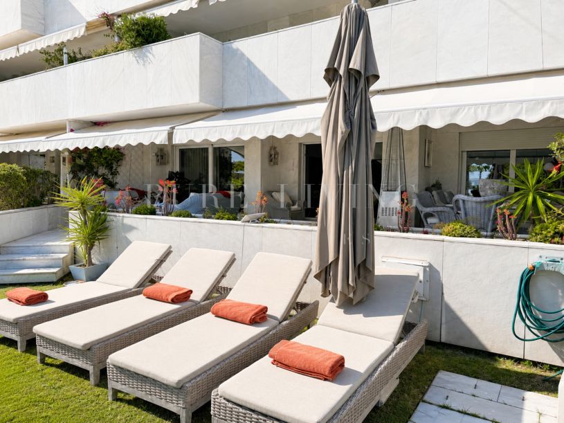 Appartement de luxe rénové en rez-de-chaussée avec piscine privée et vue sur la mer à vendre à Los Granados, Puerto Banús