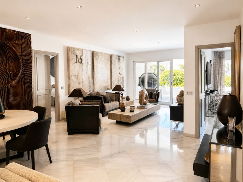 Appartement de luxe rénové en rez-de-chaussée avec piscine privée et vue sur la mer à vendre à Los Granados, Puerto Banús