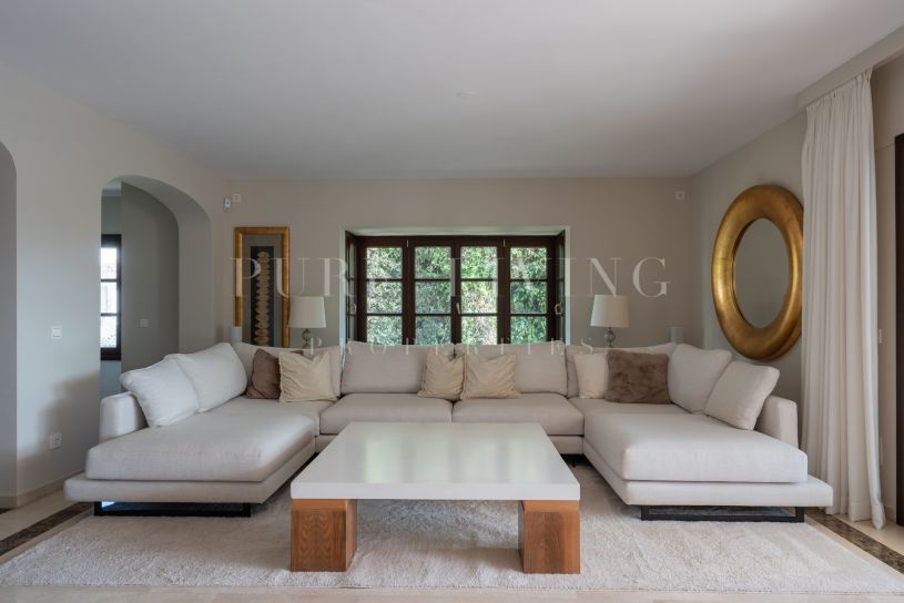 Elegant Mediterranean Villa with Sea Views in the Prestigious Gated Community of El Rosario, Marbella East