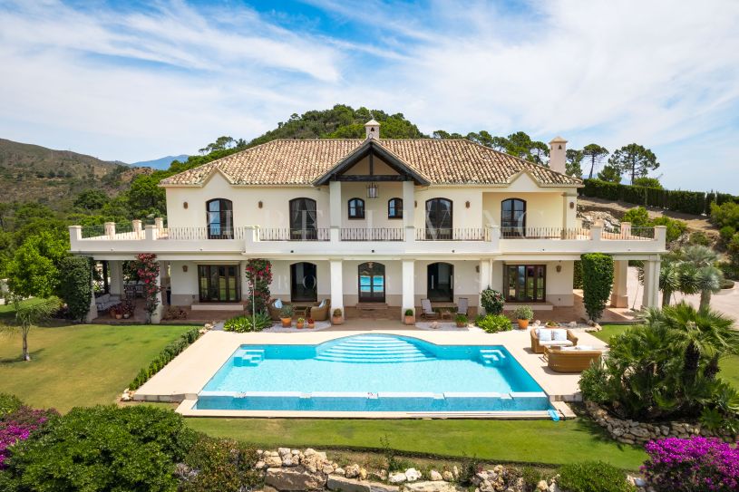 Villa Karolina – Exclusieve Luxe Villa met Panoramisch Uitzicht op Zee