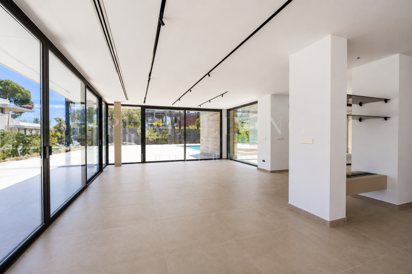 Villa d’exception neuve de design en bord de mer