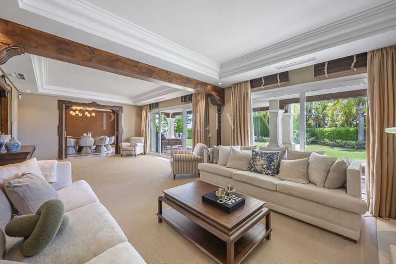 Luxury villa with private pool and panoramic views located in La Alquería, Benahavís