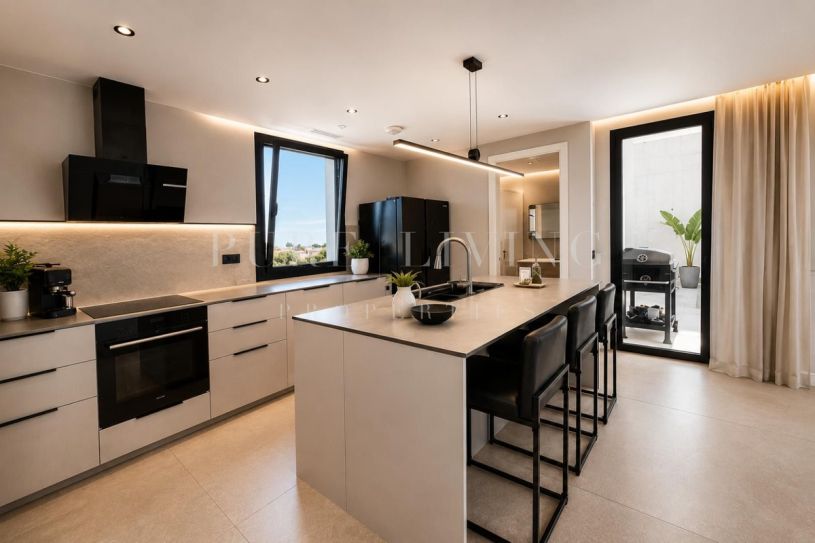 Brand-New Contemporary 5-Bedroom Villa with Private Pool & Panoramic Views in Nueva Andalucia