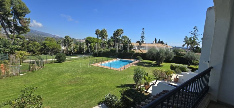 3-Bedroom Townhouse with Renovation Potential in Peñablanca, Nueva Andalucía