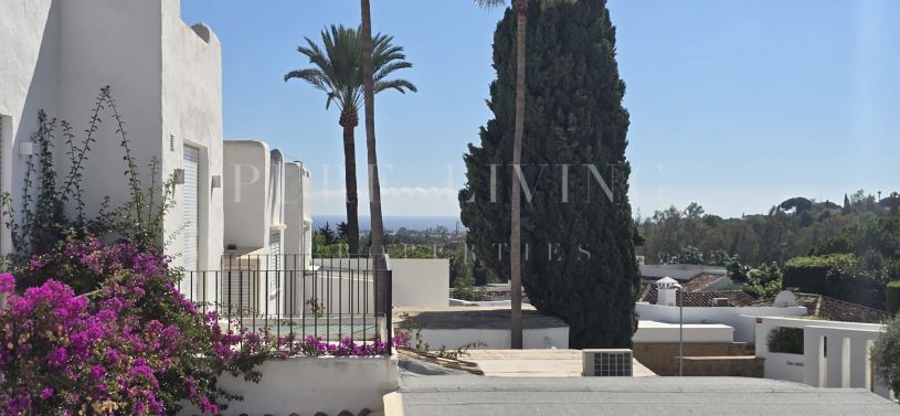 3-Bedroom Townhouse with Renovation Potential in Peñablanca, Nueva Andalucía