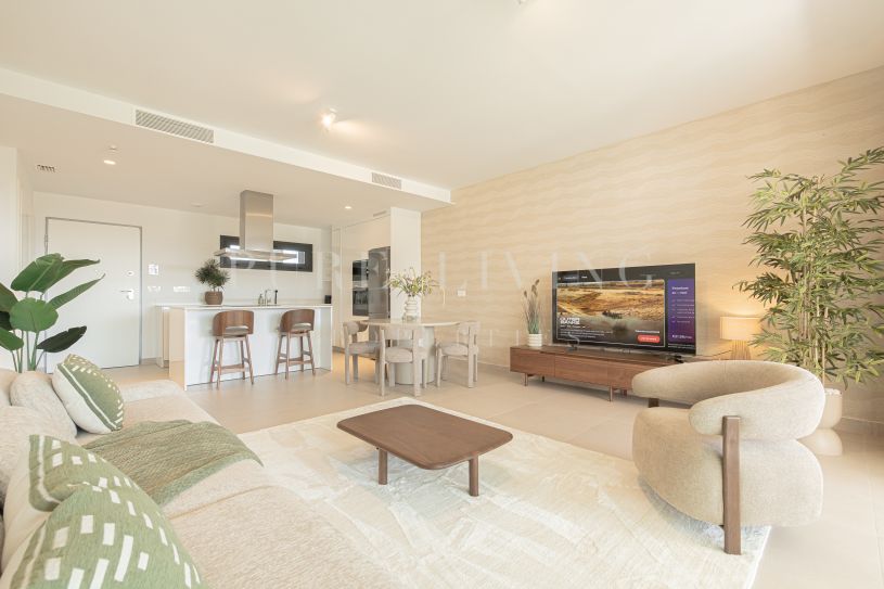 Luxury 2-bedroom ground-floor apartment with private pool & resort amenities in Altos de Los Monteros