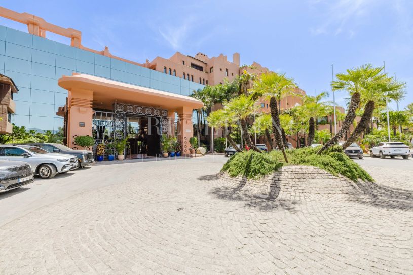 Stunning 2-bedroom apartment with high rental potential located in prime, Melia Hacienda Del Mar