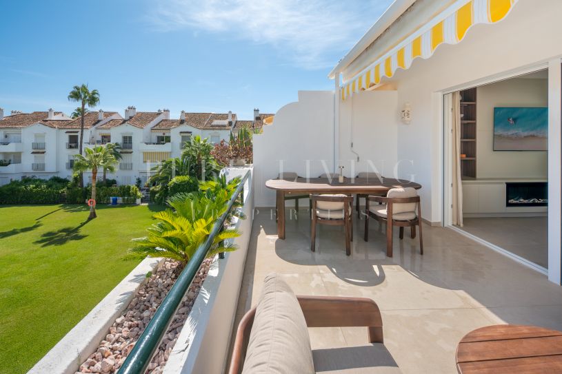 Beautifully refurbished beachside penthouse in El Presidente