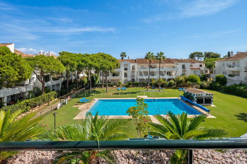 Beautifully refurbished beachside penthouse in El Presidente