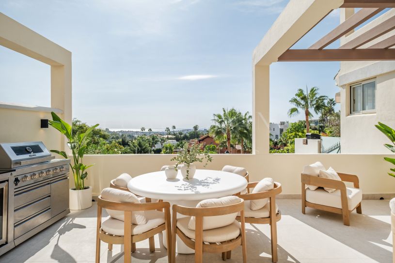 Fully Renovated 3-Bedroom Apartment with Panoramic Sea Views in Palacetes Los Belvederes
