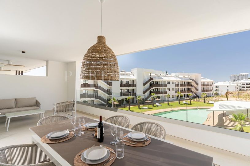 Gloednieuw luxe appartement met uitzicht op het zwembad en toeristische verhuurvergunning in El Higuerón
