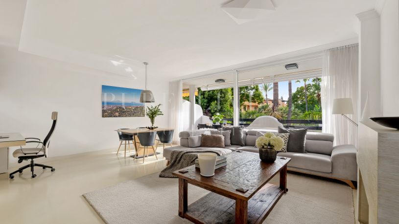 Exclusive Golden Mile Town House – Fully Renovated