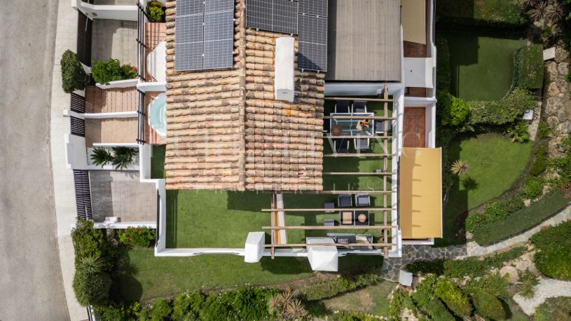 Exclusive Golden Mile Semi-Detached House – Fully Renovated