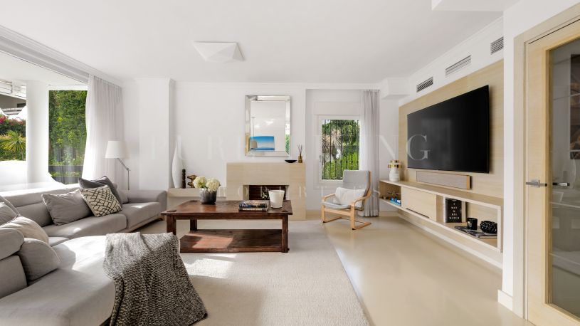 Exclusive Golden Mile Town House – Fully Renovated