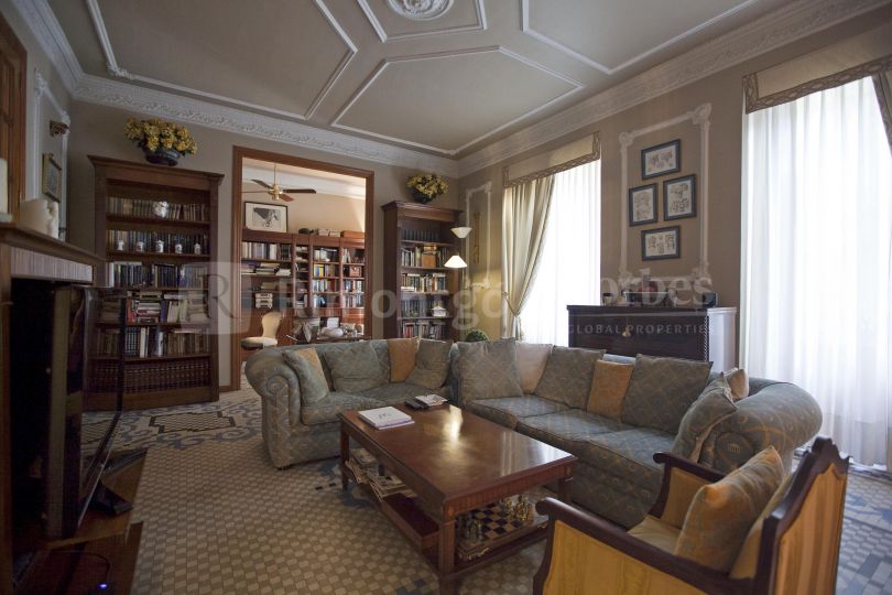 Spectacular flat in one of the most prestigious areas of Valencia.