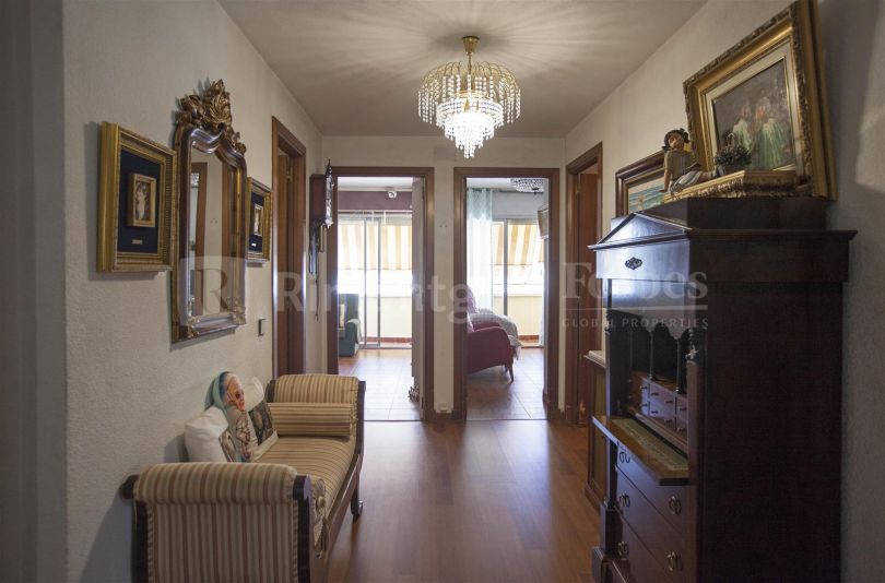 Elegant 4-room flat for sale in the centre of Valencia.