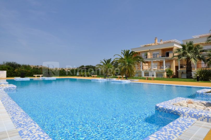 Spacious beachfront apartment in Oliva.