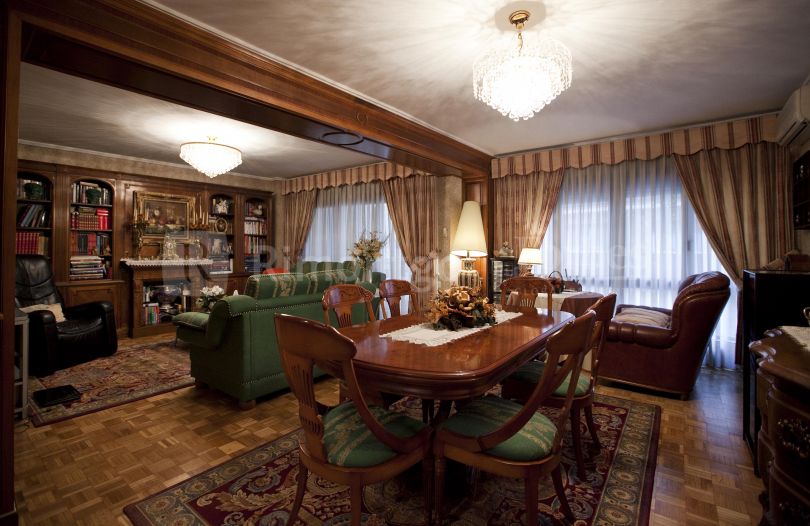 Large stately property next to Calle Colón in the centre of Valencia.