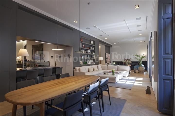 Reformed 345m2 apartment in the centre of Eixample, Valencia.