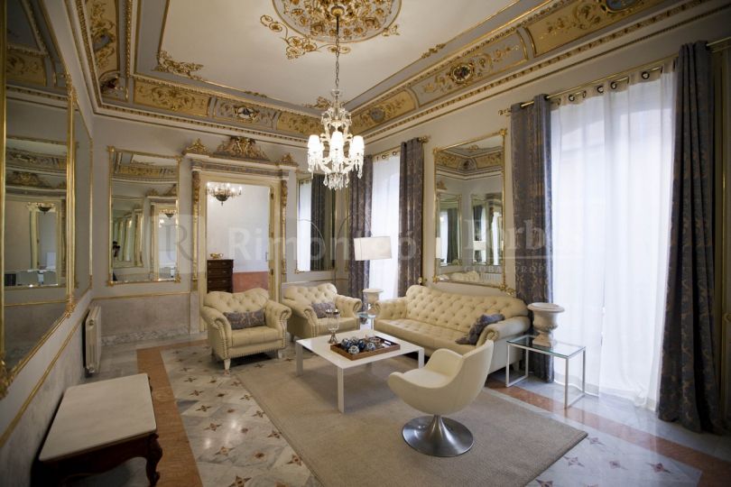 Spectacular manorial apartment, for sale, situated in a palace in Valencia's city centre.