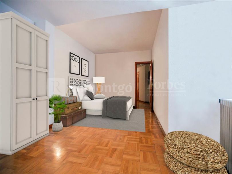 Property situated in an excellent building on Jacinto Benavente, Valencia.