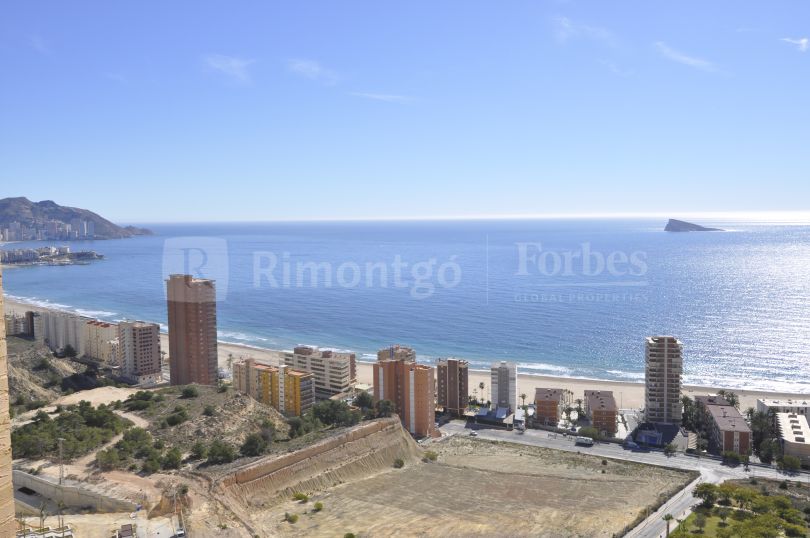 Luxury penthouse with views of the sea in Benidorm, Alicante.