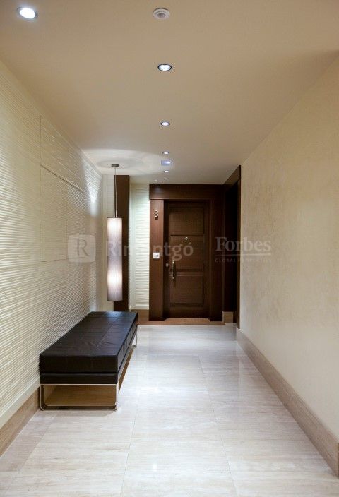 Exclusive penthouse apartment in one of the best areas of A Coruña.