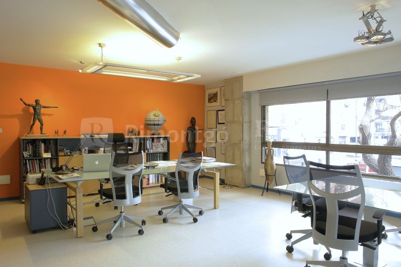 Büroräume mit bezauberndem Innendesign und praktischer Aufteilung.