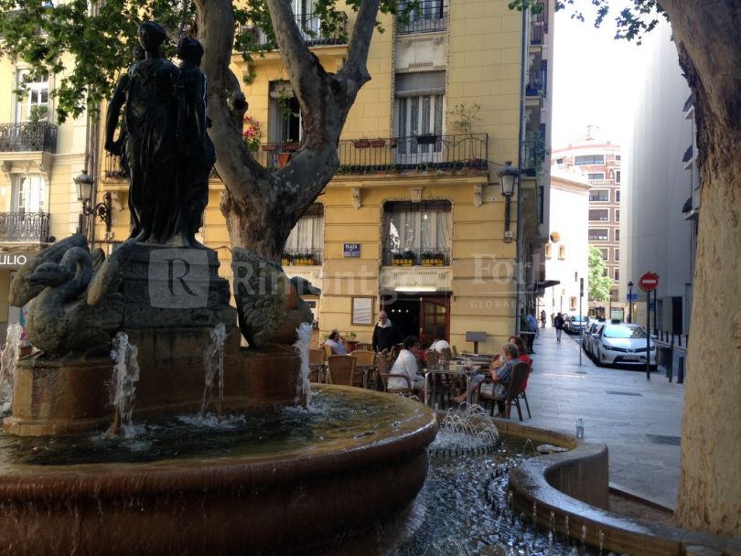 Local comercial de 202 m2 a la venta en Valencia.