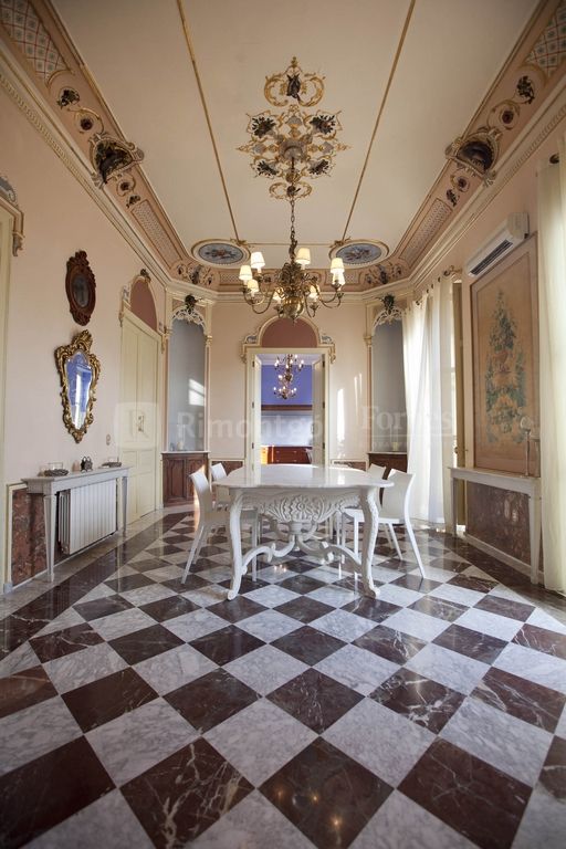 Herrschaftliches, restaurierter Palais im Herzen des historischen Stadtkerns von Valencia.