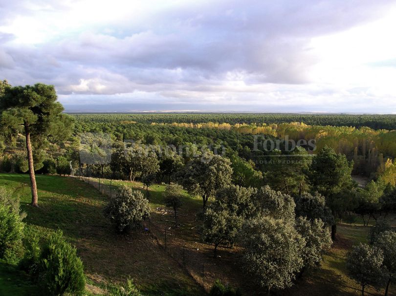 Beeindruckende Finca aus dem 12. bis 15. Jahrhundert in Segovia mit Gästehaus und kleinem Haus für den Hausverwalter.