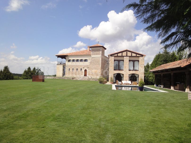 The Palace and Forest of La Serreta.