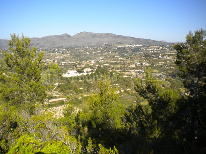 Grundstück in privilegierter Lage mit Blick auf die Sierra von Bernia bis hin zum Peñón de Ifach in Calpe, zur Solana und zur Ortschaft Benissa.